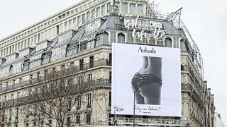 پوستر تبلیغاتی جنسیت‌زده گالری لافایت پاریس ظرف یک روز پائین کشیده شد