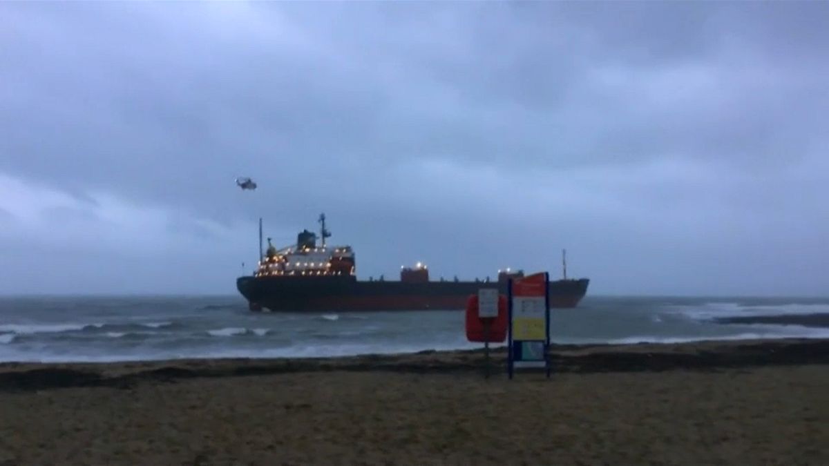 شاهد: جنوح سفينة شحن روسية قبالة سواحل انكلترا