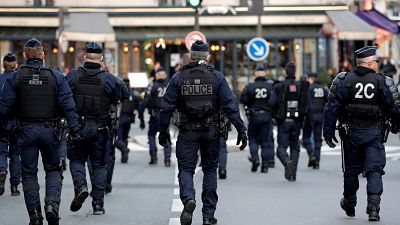 Los policías franceses dicen basta ya y amenazan con sumarse a los chalecos amarillos
