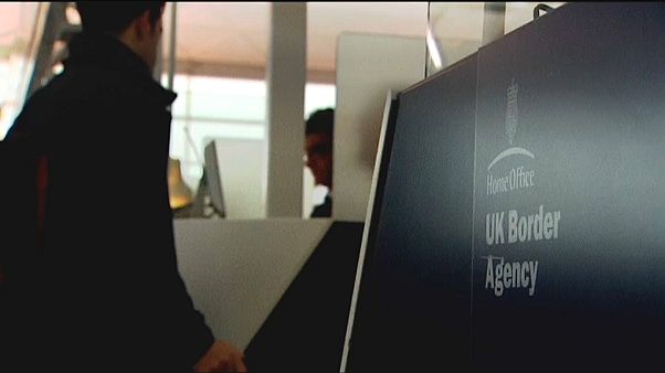 Brexit: Regno Unito stabilisce regole per ridurre l'immigrazione Brexit: Regno Unito stabilisce regole per ridurre l'immigrazione