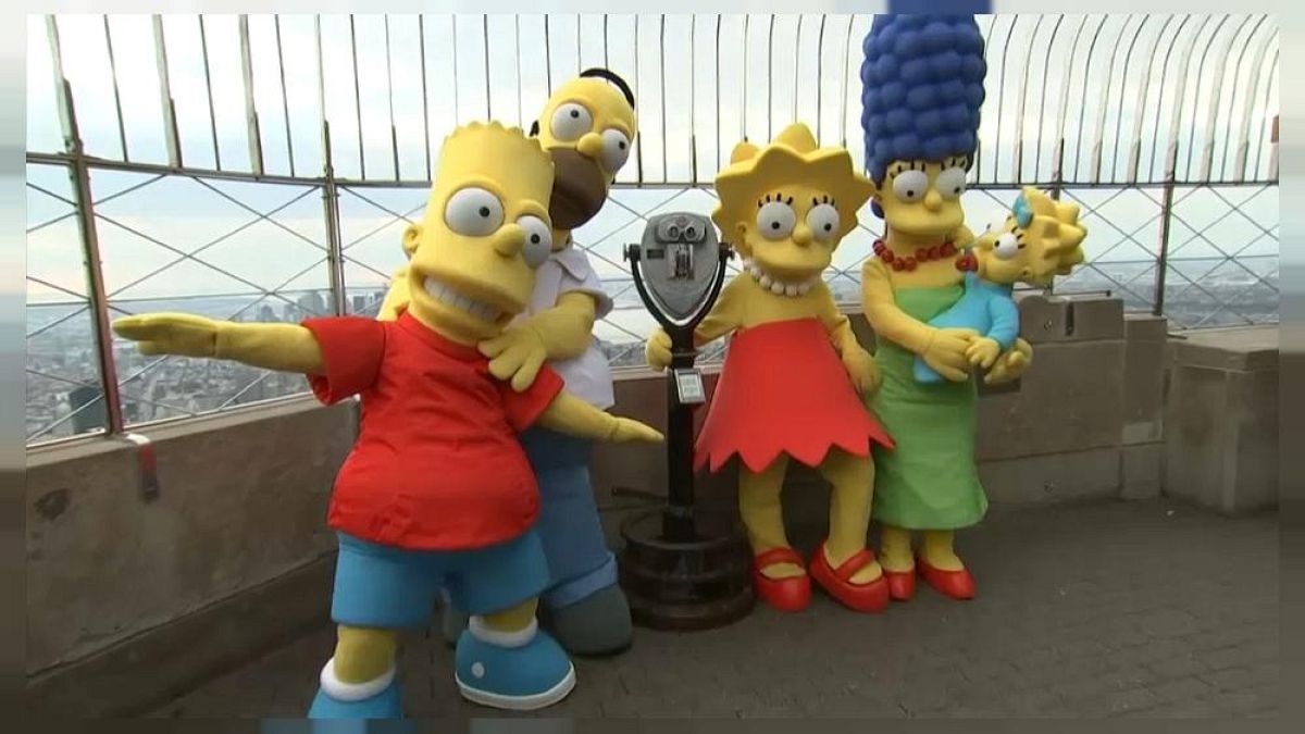 Video | Zirvedeki çizgi dizi Simpsonlar 30. yılını New York'un zirvesinde kutladı