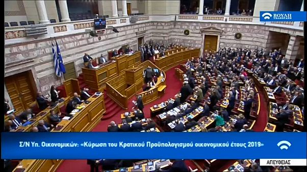 Grecia aprueba sus primeros presupuestos de la era postrescate Grecia aprueba sus primeros presupuestos de la era postrescate