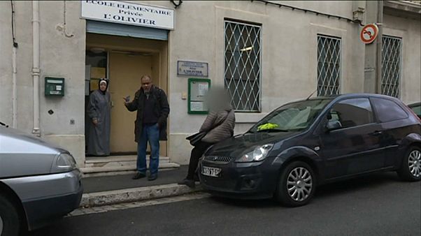 السلطات الفرنسية تغلق مدرسة "سلفية" غير قانونية في مارسيليا السلطات الفرنسية تغلق مدرسة "سلفية" غير قانونية في مارسيليا