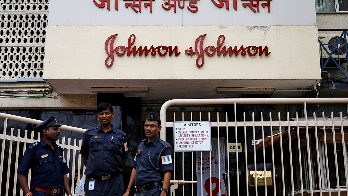 الهند تفحص عينات من بودرة جونسون آند جونسون بعد اتهامات باحتوائها مواد مسرطنة
