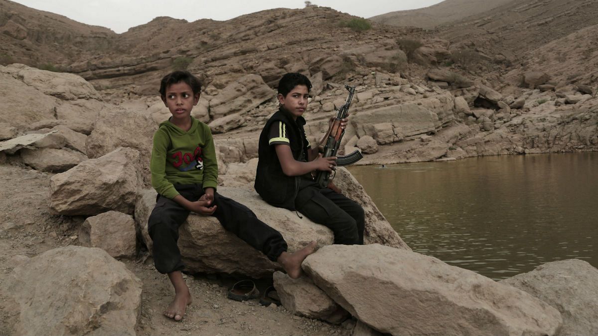 تراژدی یمن؛ کودک سربازان ۱۰ ساله‌ای که می‌جنگند، می‌کشند و کشته می‌شوند