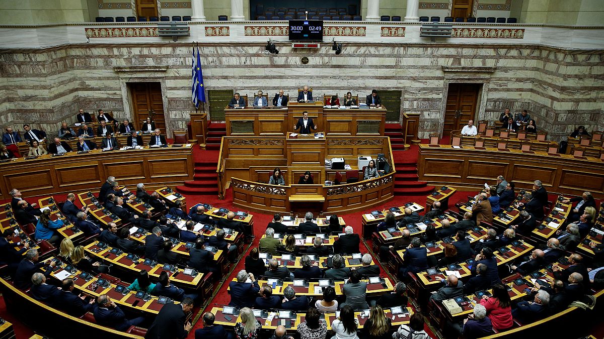 Parlamento grego aprova primeiro orçamento pós-resgate