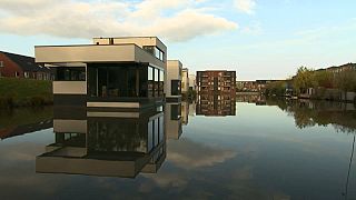 Dutch turn to floating homes to confront rising sea levels