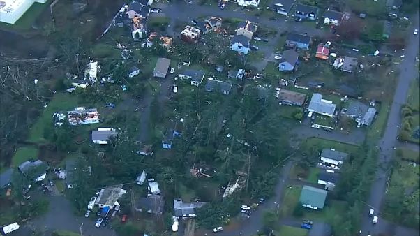 Tornado verwüstet Vorort von Seattle Tornado verwüstet Vorort von Seattle