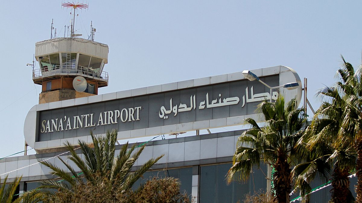 حمله هوایی ائتلاف به رهبری عربستان به فرودگاه صنعا