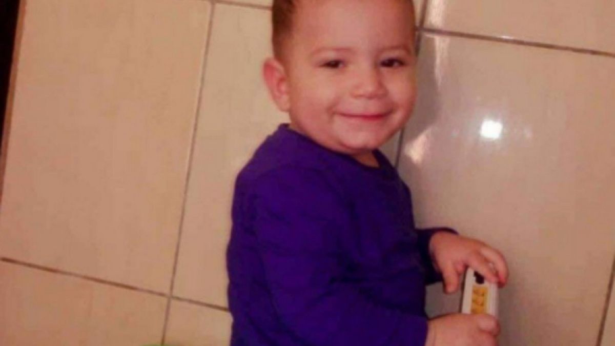 جدل واسع بشأن وفاة طفل فلسطيني في لبنان واتهامات برفض المستشفيات استقباله للعلاج