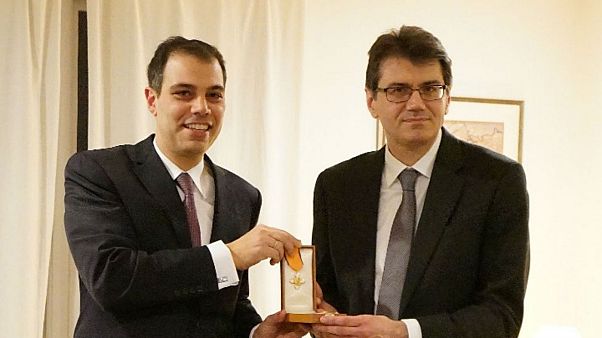 Ο Ερ. Κατσαβουνίδης (δεξιά) με τον Γεν. Πρόξενο στη Βοστώνη Στρ. Ευθυμίου Ο Ερ. Κατσαβουνίδης (δεξιά) με τον Γεν. Πρόξενο στη Βοστώνη Στρ. Ευθυμίου
