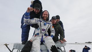 Roket kazası nedeniyle dönüşleri ertelenen 3 Soyuz mürettebatı Dünya'ya döndü