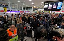 El aeropuerto de Gatwick retoma su actividad de forma limitada