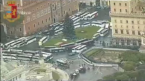 Roma bloccata dai torpedoni Roma bloccata dai torpedoni