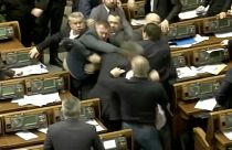 Ukrayna Parlamentosunda kavga çıktı