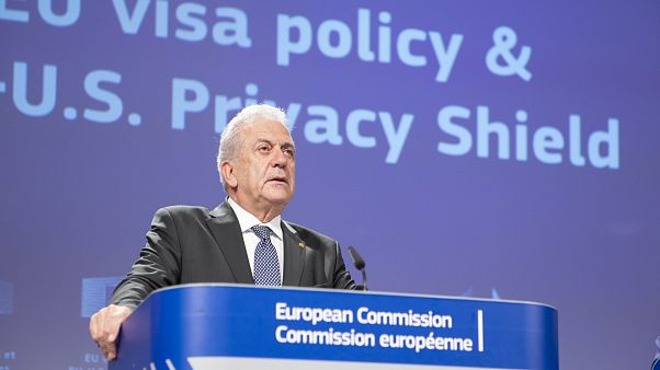 Κομισιόν: Έκτακτη χρηματοδότηση για το προσφυγικό Κομισιόν: Έκτακτη χρηματοδότηση για το προσφυγικό