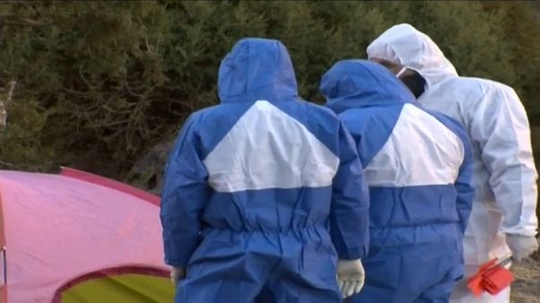 أخصائيون جنائيون في مسرح الجريمة في منطقة الحوز بالمغرب أخصائيون جنائيون في مسرح الجريمة في منطقة الحوز بالمغرب