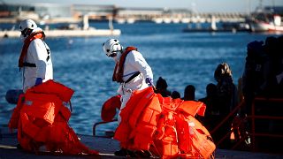 إنقاذ 40 مهاجراً حاولوا عبور القناة الإنكليزية على متن خمسة قوارب