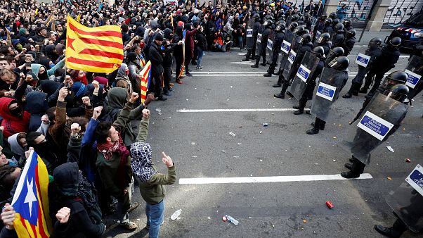 Protestos com violência em Barcelona Protestos com violência em Barcelona