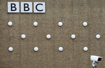 بريطانيا وروسيا تتبادلان الاتهامات بشأن "آر تي" و"بي بي سي" 