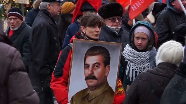 Российские коммунисты отметили день рождения "вождя народов" Российские коммунисты отметили день рождения "вождя народов"