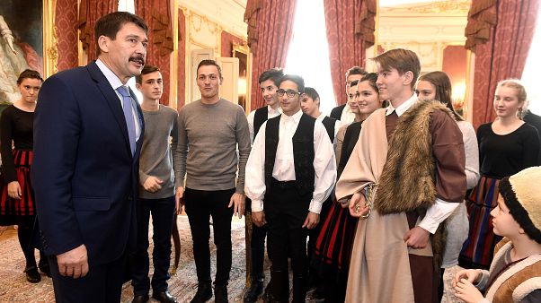 Napok óta aláírta Áder a közigazgatási törvényt Napok óta aláírta Áder a közigazgatási törvényt