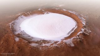 Mars'ta buz kaplı dev krater gölü görüntülendi