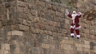 "سانتا كلاوس" يدشن احتفالات القدس الخاصة بعيد الميلاد