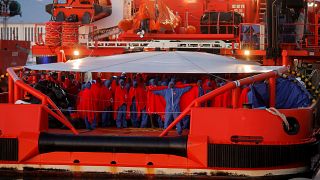Több száz illegális bevándorlót mentett ki a Földközi-tengerből egy spanyol hajó