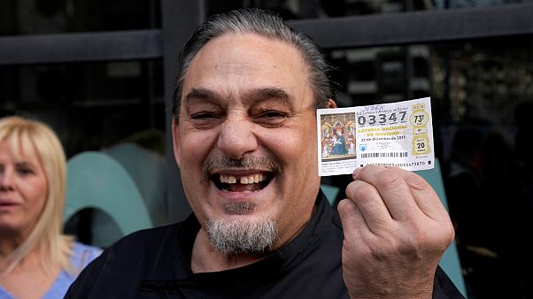 El Gordo de la Lotería de Navidad cae en el 3.347 y queda muy repartido en toda España El Gordo de la Lotería de Navidad cae en el 3.347 y queda muy repartido en toda España