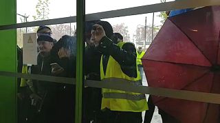 'Gilets jaunes': Protesters threaten to storm Euronews HQ in Lyon