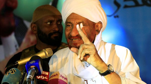 المعارض السوداني صادق المهدي المعارض السوداني صادق المهدي