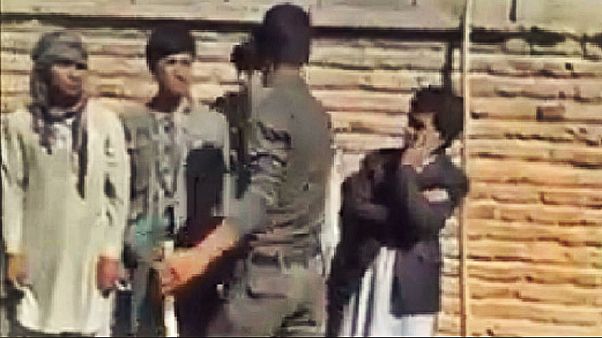 بدرفتاری با مهاجران افغان؛ احضارمعاون سفیرایران در کابل به وزارت خارجه بدرفتاری با مهاجران افغان؛ احضارمعاون سفیرایران در کابل به وزارت خارجه