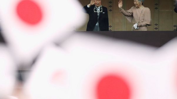 Akihito celebra su último cumpleaños como emperador nipón arropado por decenas de miles de personas Akihito celebra su último cumpleaños como emperador nipón arropado por decenas de miles de personas
