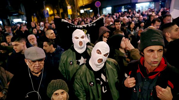 A kormány ellen és a szabad sajtó mellett tüntettek Belgrádban A kormány ellen és a szabad sajtó mellett tüntettek Belgrádban