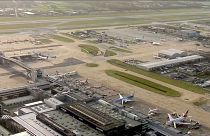 Libertados suspeitos de usar drones junto ao aeroporto de Gatwick