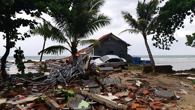 Indonesia se ve sorprendida por un tsunami tras una erupción volcánica