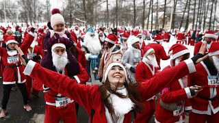 Деды Морозы в Москве поддержали благотворительность