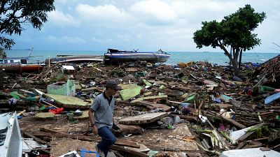 Rajabasa, um mar de destroços