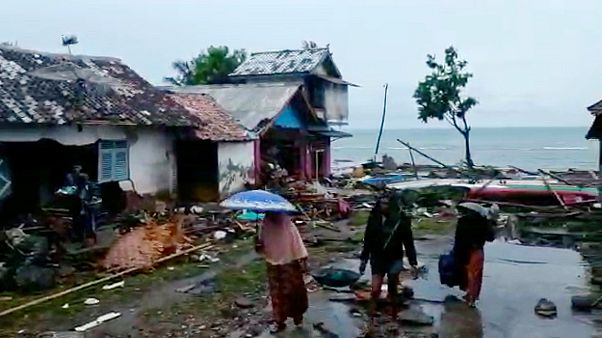 Tsunami en Indonésie : les habitants sous le choc Tsunami en Indonésie : les habitants sous le choc