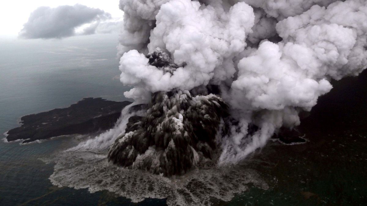 Unterseeischer Erdrutsch und dazu eine Springflut - Ursachen des Tsunami
