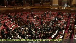 Italia aprueba los presupuestos entre grandes protestas