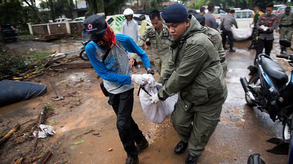 Indonésie : le bilan du tsunami dépasse 280 morts Indonésie : le bilan du tsunami dépasse 280 morts