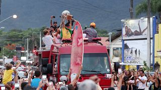 Surf : Gabriel Medina reçu en héros au Brésil