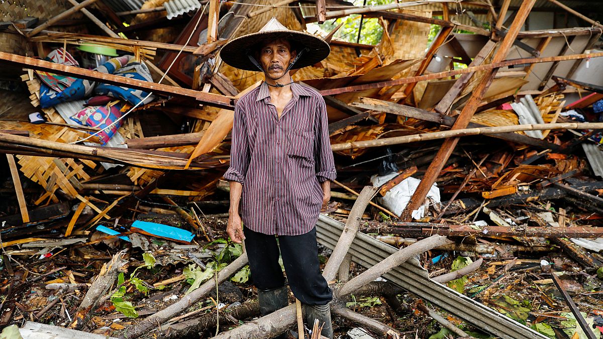 Tsunami na Indonésia deixa rasto de vítimas e destruição