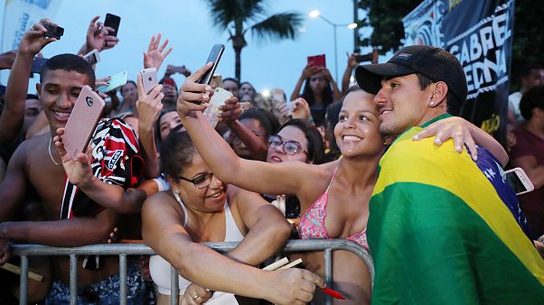 Begeistert empfangen: Surfweltmeister wieder zu Haus Begeistert empfangen: Surfweltmeister wieder zu Haus