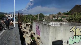 فوران گدازه و خاکستر آتشفشان اتنا در سیسیل ایتالیا