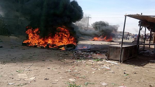 الشرطة السودانية تفرق متظاهرين ونقابات تستعد للاحتجاج مجددا الثلاثاء الشرطة السودانية تفرق متظاهرين ونقابات تستعد للاحتجاج مجددا الثلاثاء
