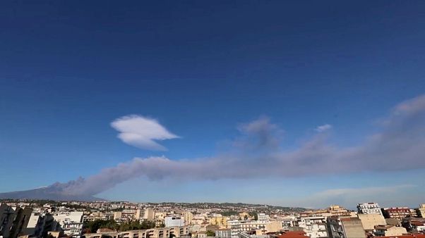 Sciame sismico, l'Etna si risveglia la Vigilia di Natale Sciame sismico, l'Etna si risveglia la Vigilia di Natale