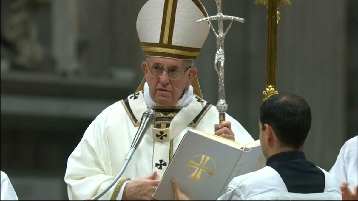 في ليلة عيد الميلاد: البابا يوصي خيرا بالفقراء ويحذر من المادية